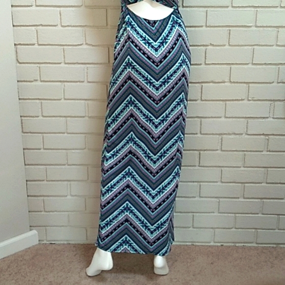 Charlotte Russe Multicolor Geometric Open Back Maxi Dress. Size Medium - Picture 7 of 8